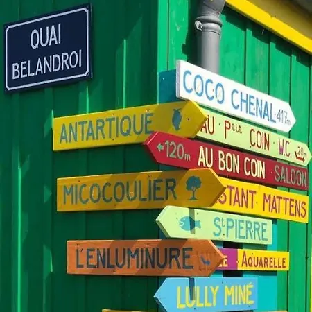 Petit Pied-a-terre A *